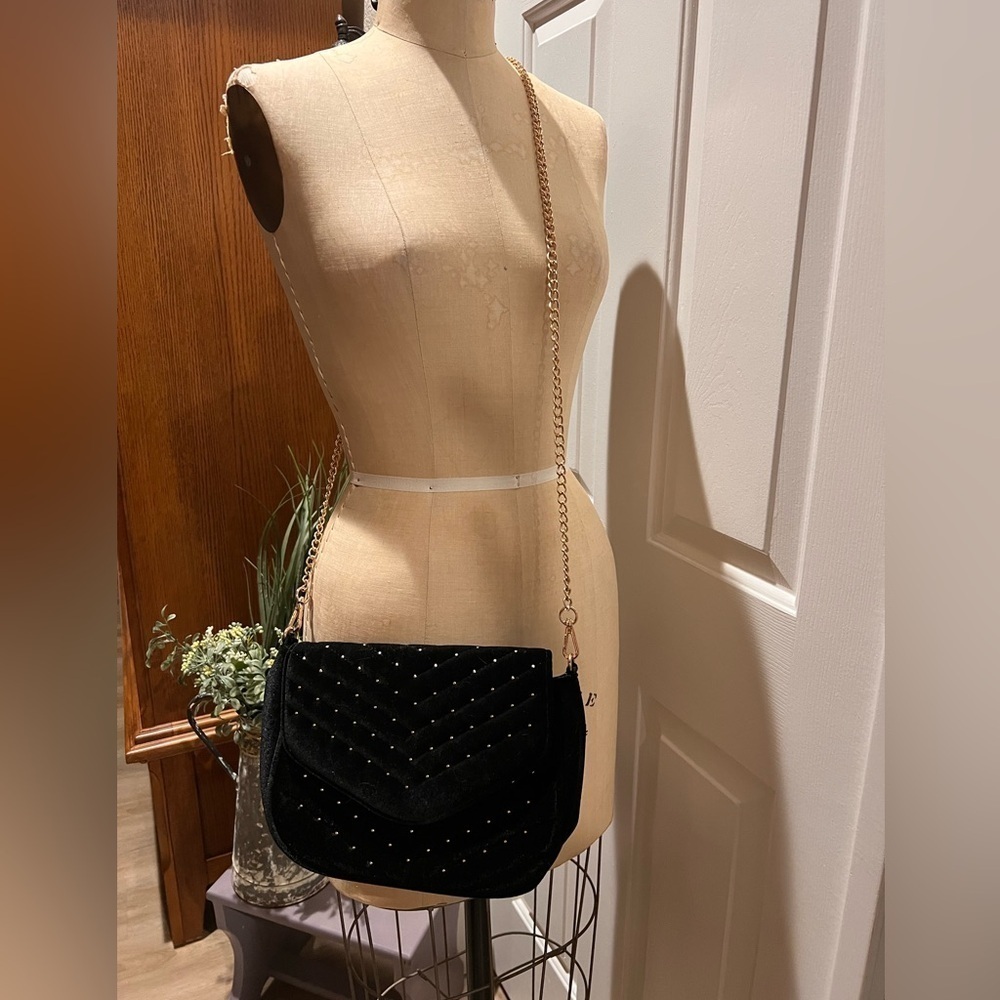 Urban Expressions Black Velvet Crossbody  Purse. Quilted w/Gold Studs & Chain. - Picture 2 of 6